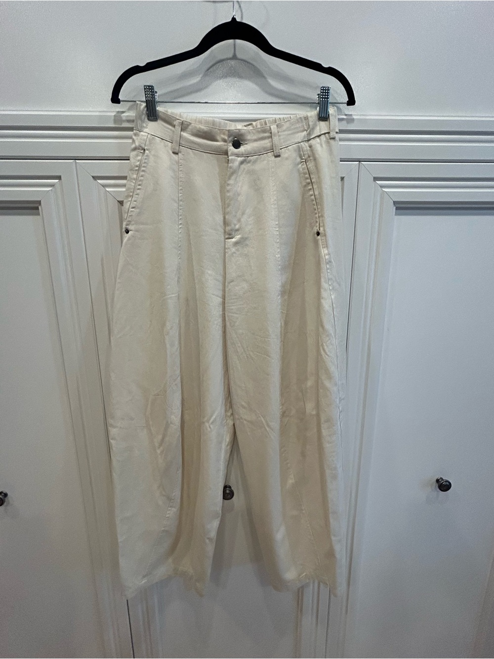 Women’s balloon Leg Cream Jeans